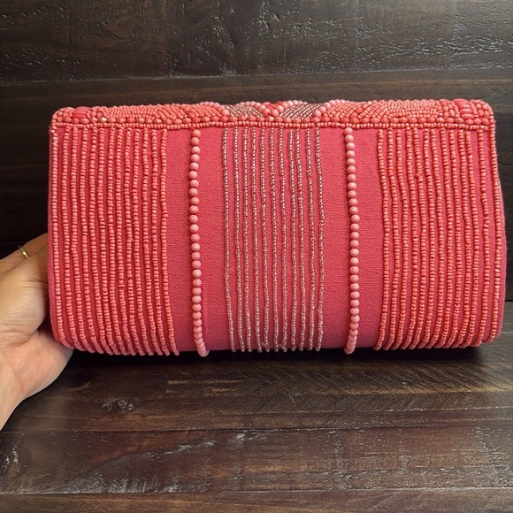 America & Beyond Beaded Clutch with Silver Chain - Picture 5 of 10